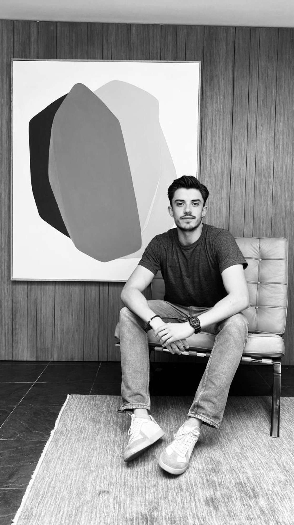 Portrait of Juan Felipe Argüello seated in the Andamio studio