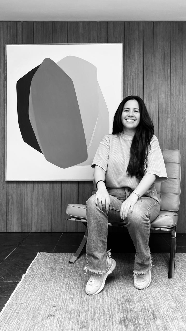 Portrait of architect Sofía Sierra seated in the Andamio studio